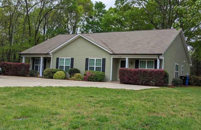 2BD/2BA-Mooresville- Landscaping Included photos photos