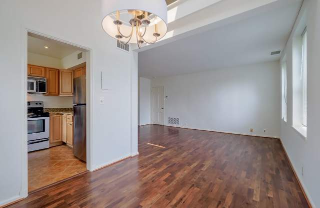 1BR with Loft/Den in NW DC's McLean Gardens 999 SF photos photos