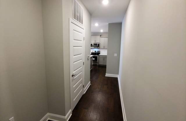 AVAILABLE NOW! 2-Bed/2-Bath Condo in Franklin Gallery 4