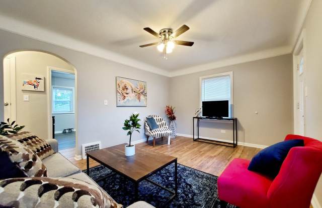 3 Bed - 1.5 Bath Cape Cod for Rent Gallery 4