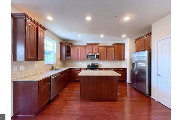 7165 HUMMINGBIRD Drive Gallery 4