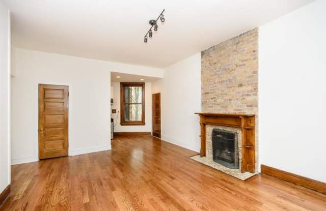 1008 West Altgeld St. photos photos