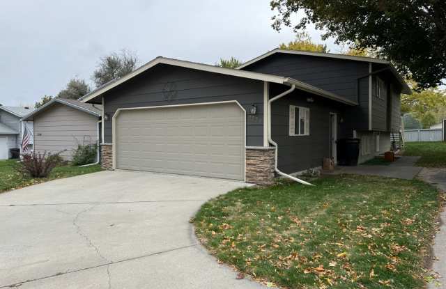 West End 4/2 - Garage, Deck and Fenced Backyard - 2774 Avalon Road, Billings, MT 59102