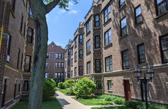 586 Sheridan Square - 586 Sheridan Square, Evanston, IL 60202