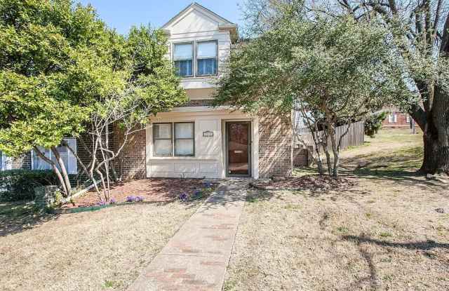 Condo for lease - 3537 South Zunis Court, Tulsa, OK 74105