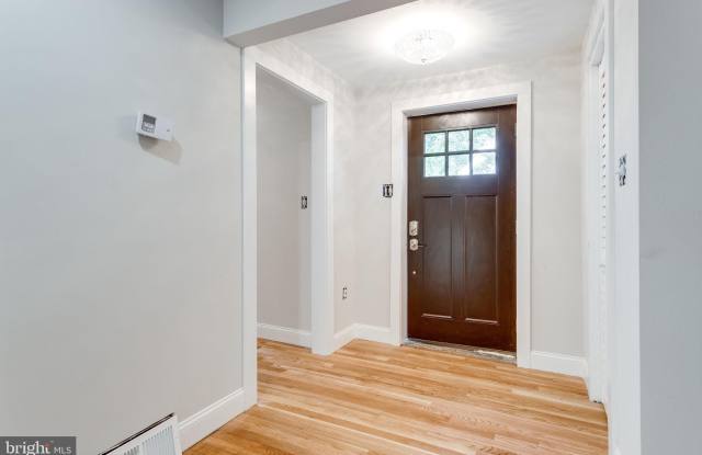 4215 VACATION Lane Gallery 3