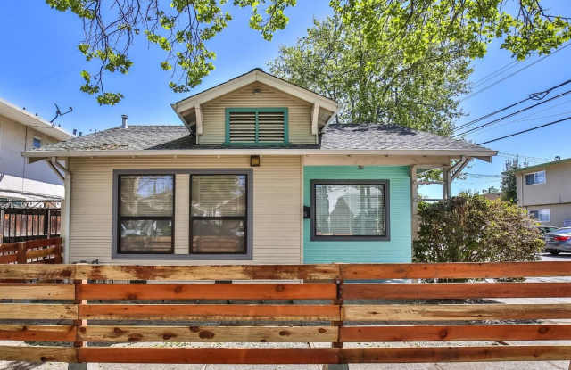 2415 26th St photos photos