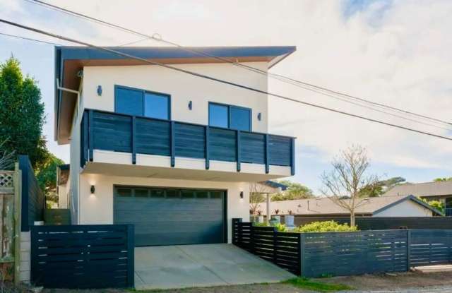 Modern Condo in Point Loma's Wooded Area - 3760 Charles Street, San Diego, CA 92106