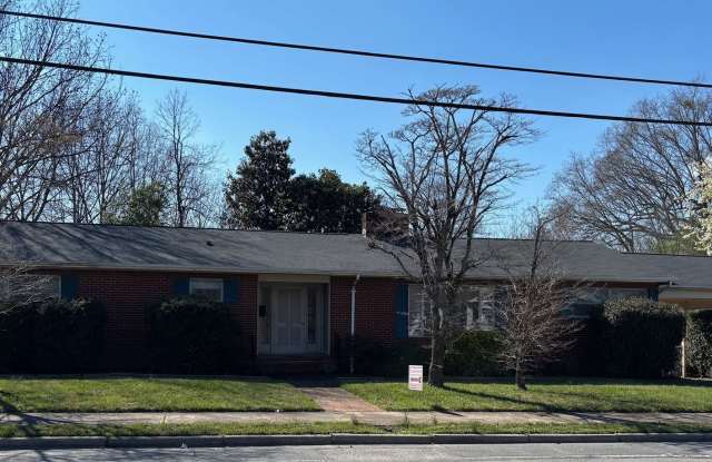 3 BED, 2.5 BATH BRICK HOME RIGHT BY DOWNTOWN ASHEBORO! - 922 South Cox Street, Asheboro, NC 27203