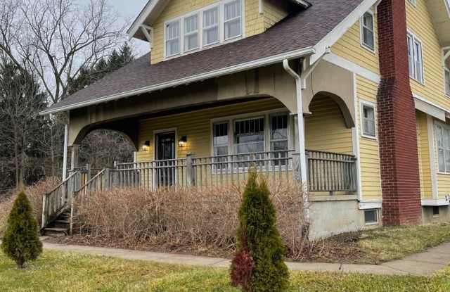 Four Bedroom Farmhouse on Three Acres photos photos