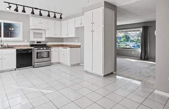 Hidden in the Hills of Canyon Country is a 3 bed 2bath home with a 2spas and mountain veiws all around you photos photos