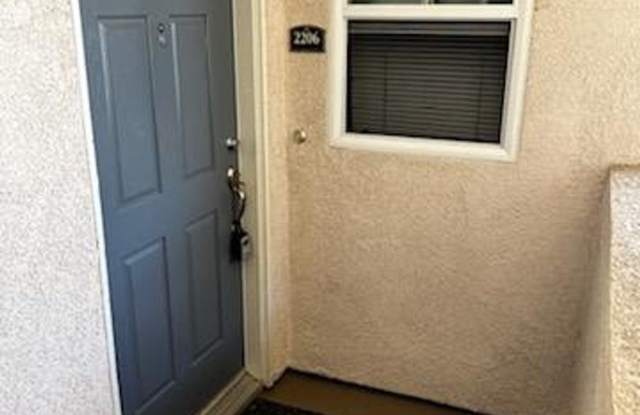 Upper Unit 2 Bedroom Condo in Gated Community. One Car Garage. - 26472 Arboretum Way, Murrieta, CA 92563