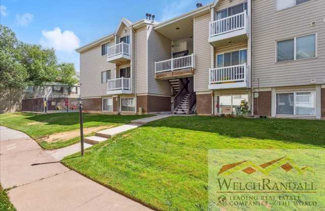 Cozy  Convenient 2-Bed, 1-Bath Condo in Roy! photos photos