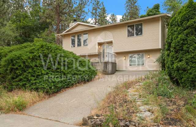 Charming 4-Bedroom Home with Garage & Spacious Yard! photos photos Charming 4-Bedroom Home with Garage & Spacious Yard! photos photos