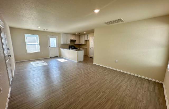 *Cozy 3/2 Single Story on Greenbelt* Gas Cooking/Tankless Water Heater and More! photos photos