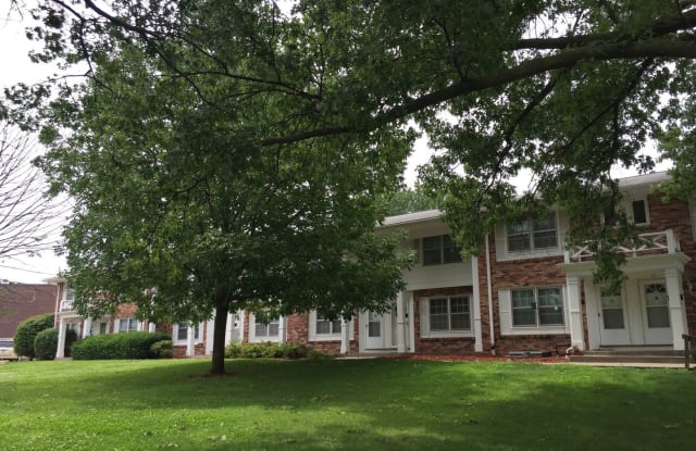 915 Oakcrest Street, #21 - 915 Oakcrest Street, Iowa City, IA 52246