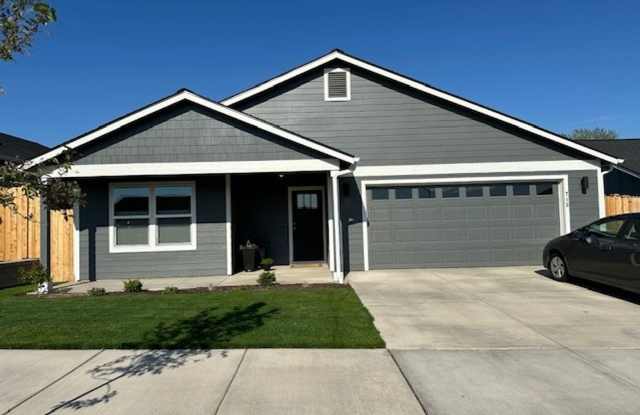 Beautiful Newer 3 Bedroom / 2 Bath Home in NE Madras photos photos Beautiful Newer 3 Bedroom / 2 Bath Home in NE Madras photos photos