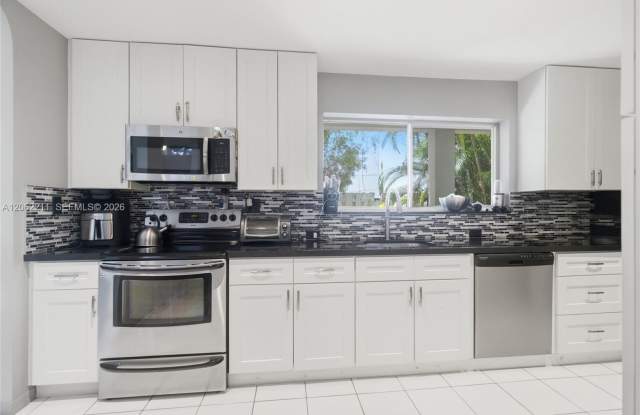 21221 NE 3rd Court, Miami, FL 33179 - 1165 Gallery 3