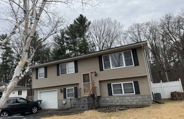 16 Hungerford Road - 16 Hungerford Road, Westmere, NY 12203