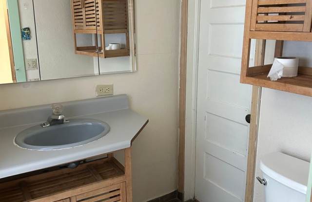 Charming 2-Bedroom Home with Spacious Yard Gallery 4
