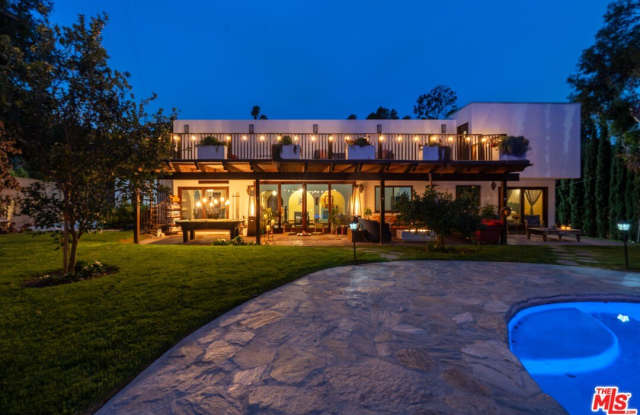 3092 Laurel Canyon Blvd photos photos
