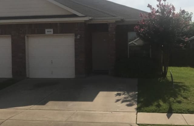 906 Walnut St. - 906 Walnut St, Burleson, TX 76028