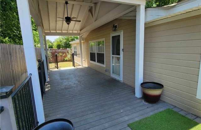 922 Ashwood Drive Gallery 2