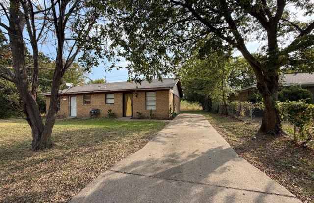 2205 Interurban Boulevard - 2205 Interurban Boulevard, Corsicana, TX 75110
