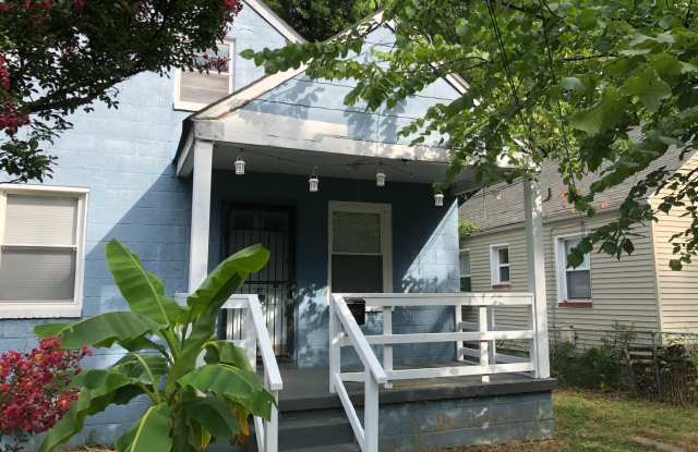 Cute bungalow in Byrd Park with large fenced yard Gallery 1