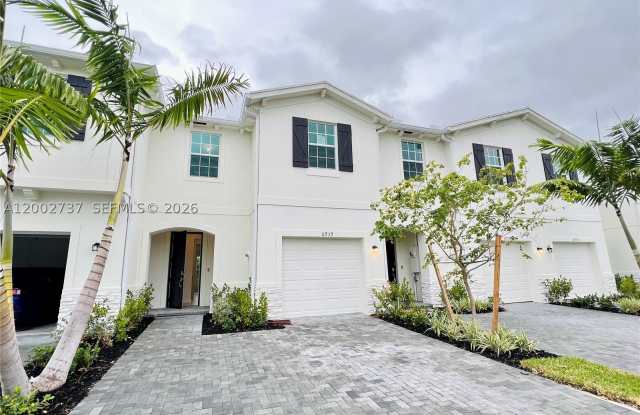 6939 Harbours Edge Ave photos photos