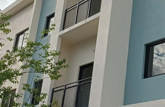 29 Palmetto Drive - 29 Palmetto Drive, Miami Springs, FL 33166