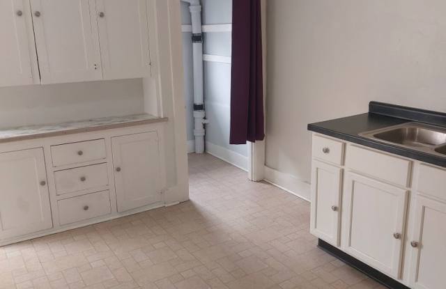 Updated 2 Bedroom Upper in Quiet Building - 36 Amory Street, Fond du Lac, WI 54935