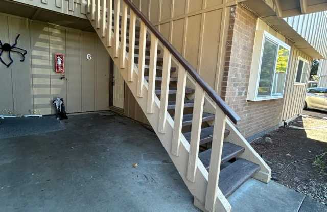 (905) Draper Arms Apartments - 2 Bedroom / 1 Bath Apartment Gallery 2