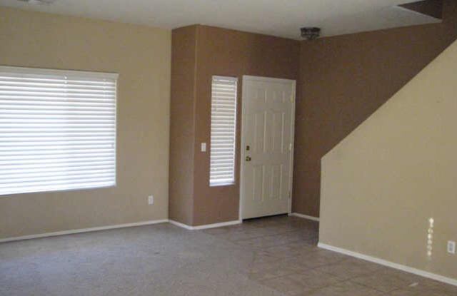 ++HALF MONTH FREE RENT ++ Gorgeous 4 Bed 3 Car garage home in North Peoria Gallery 3