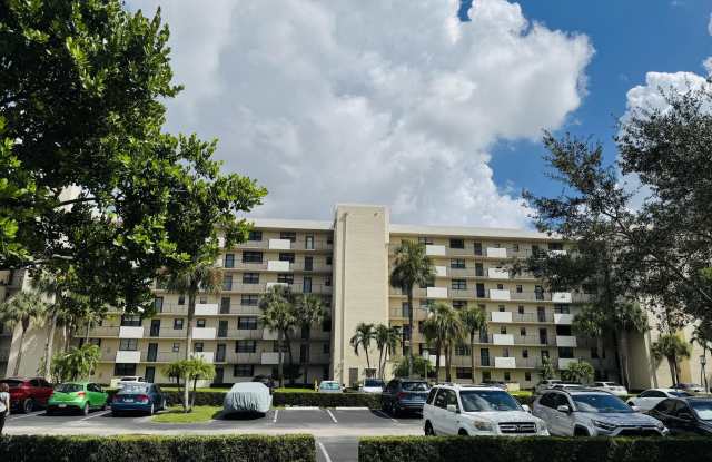 2430 DEER CREEK COUNTRY CLUB Boulevard Gallery 1