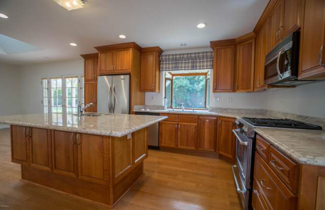 1116 Enfield Circle Gallery 2