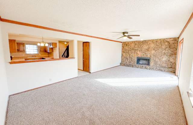 Prime Edmond Location | 3-Bed Duplex Near Boulevard Broadway photos photos Prime Edmond Location | 3-Bed Duplex Near Boulevard Broadway photos photos