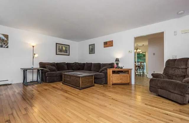 9 Pine Tree Ln Gallery 1