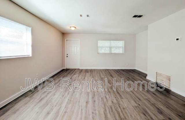 3923 Leonard Cir W Gallery 4