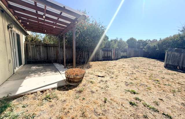 Convenient East Side Petaluma Duplex Gallery 4