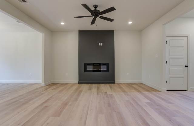 2405 Joliet Avenue Gallery 4