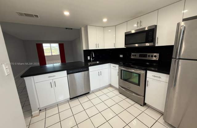 445 NE 195th St photos photos