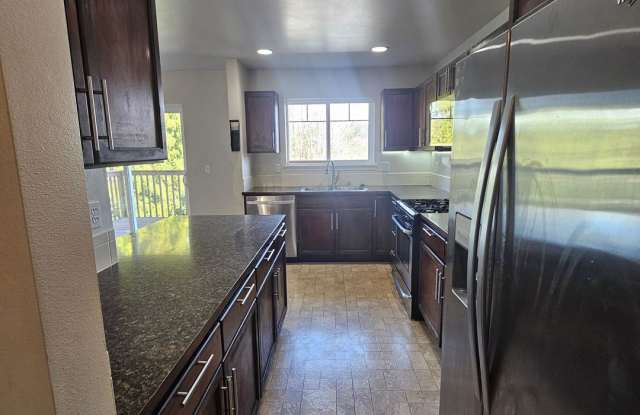 Beautiful Home with Mt. Rainier Views – Close to PSNS & Ferries Gallery 4