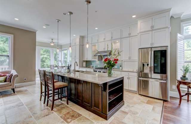 5830 Sandy Springs Circle Gallery 4