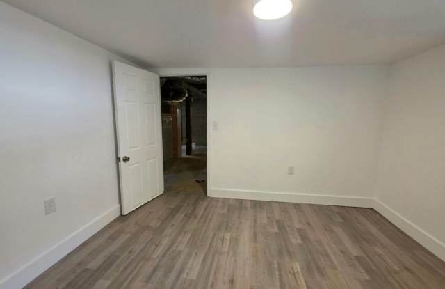 2137 Cedar St Gallery 3