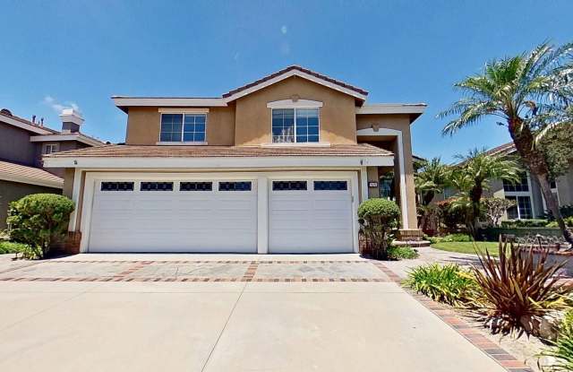 4749 E Bradford Ave, Orange: Spacious 2,655 sqft 5 Bed 3 Bath House with Backyard Pool! photos photos