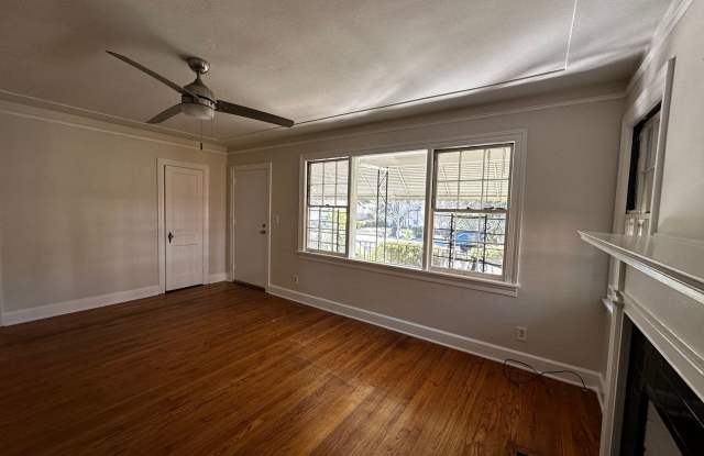 FOR RENT | 2 Bed 1 Bath | One-Story Cottage with Front Porch off of Bull Street Gallery 3