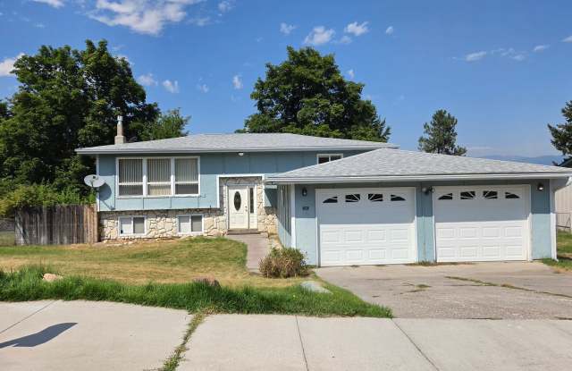 Large Four Bedroom House with Double garage and Fenced Yard photos photos