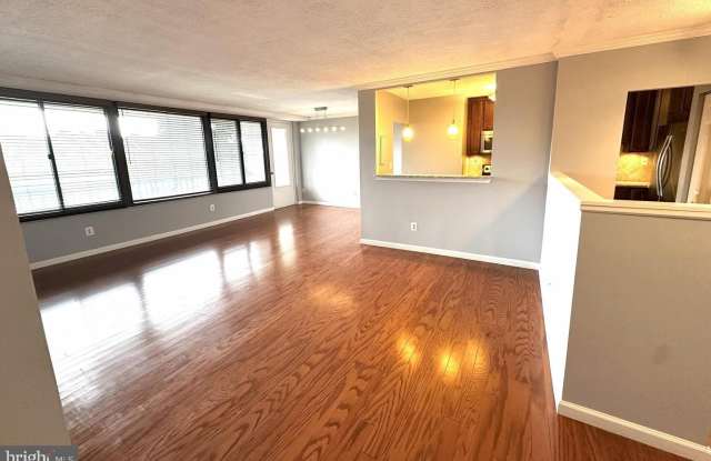 5500 HOLMES RUN PKWY #410 photos photos 5500 HOLMES RUN PKWY #410 photos photos