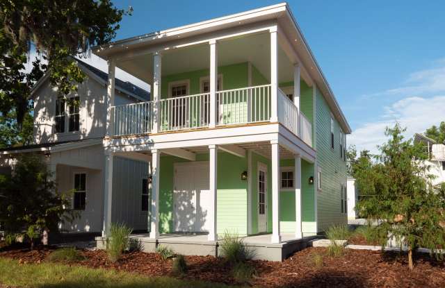 Porter's Lakeside - Luxury 4 Bedroom, 4 Bathroom House Gallery 1